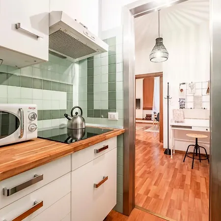 Bright Via Veneto Apartment