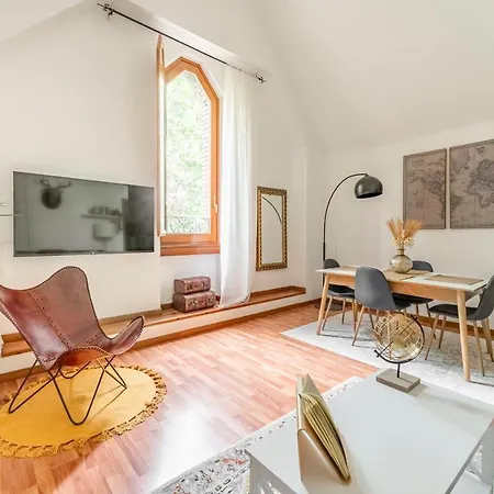 Bright Via Veneto Apartment