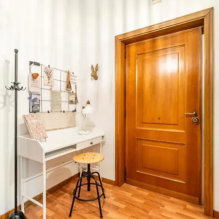 Bright Via Veneto Apartment *